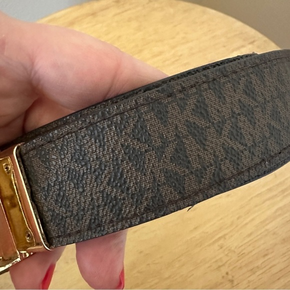 Michael Kors MK Logo Reversible Belt with Gold Tone Buckle Womens Size XL - Picture 3 of 11